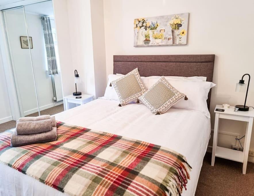 Luxury Cheltenham Home With Ev Charger - Lechampton Hills Εξωτερικό φωτογραφία