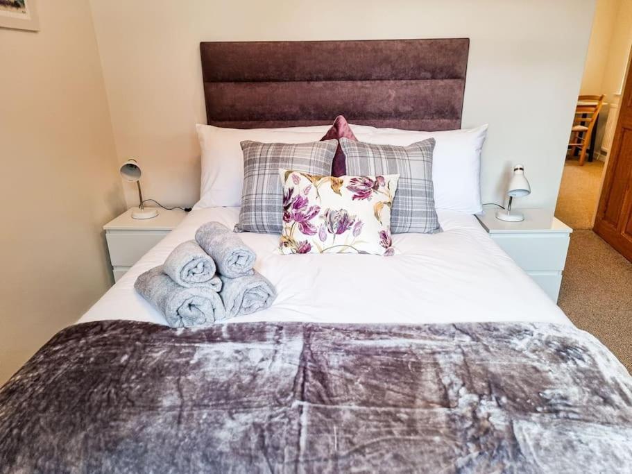 Luxury Cheltenham Home With Ev Charger - Lechampton Hills Εξωτερικό φωτογραφία