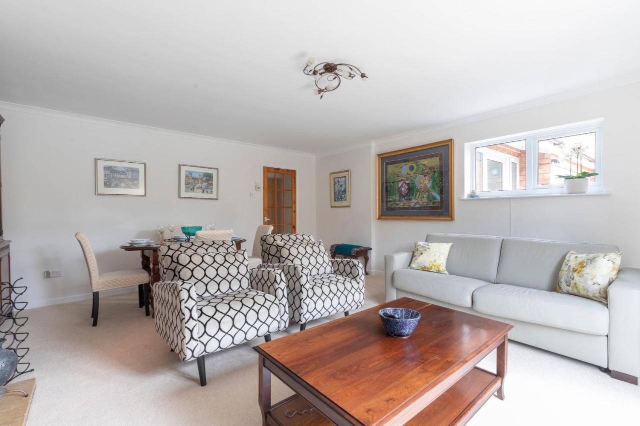 Luxury Cheltenham Home With Ev Charger - Lechampton Hills Εξωτερικό φωτογραφία