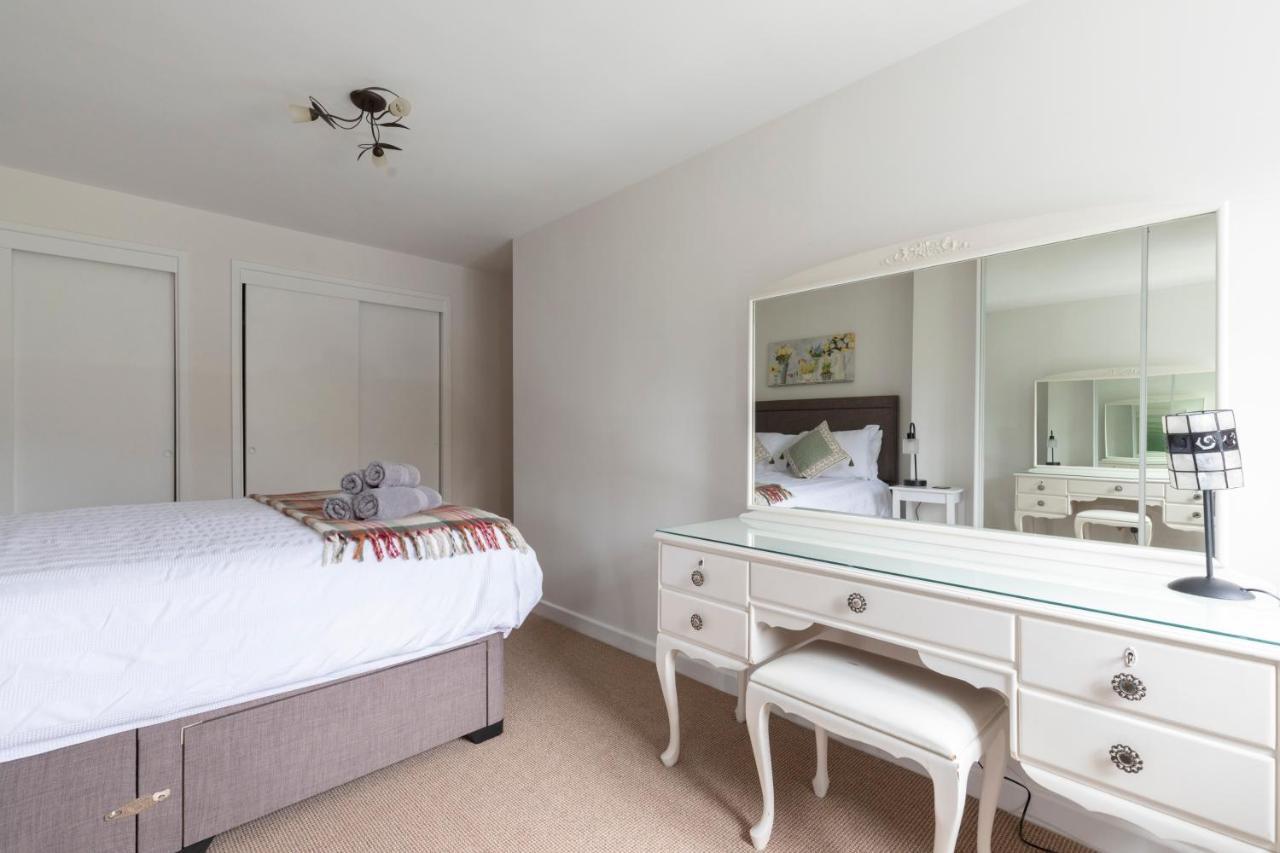 Luxury Cheltenham Home With Ev Charger - Lechampton Hills Εξωτερικό φωτογραφία