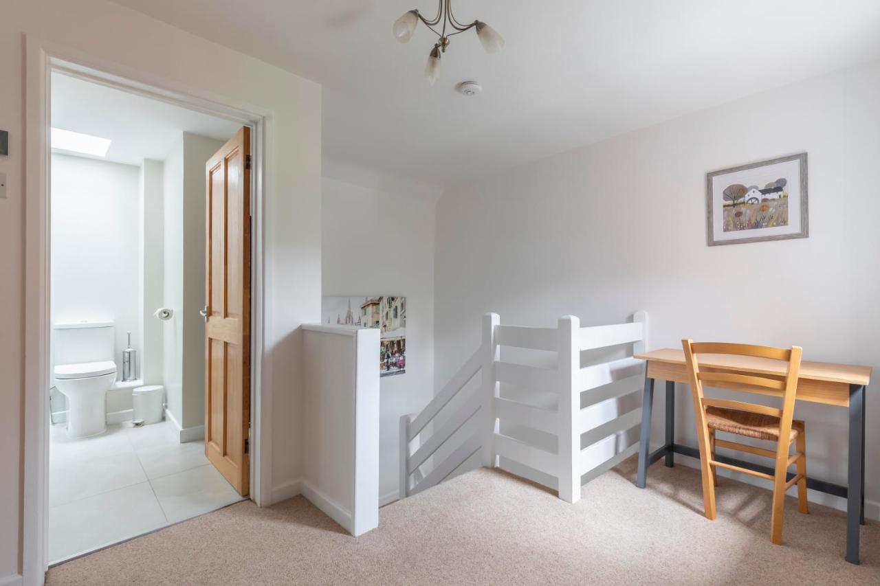 Luxury Cheltenham Home With Ev Charger - Lechampton Hills Εξωτερικό φωτογραφία