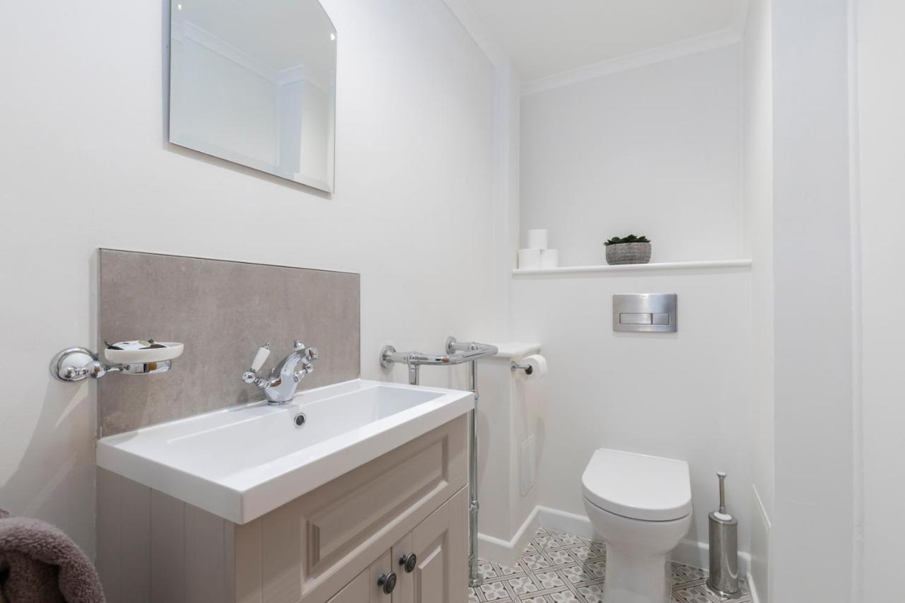 Luxury Cheltenham Home With Ev Charger - Lechampton Hills Εξωτερικό φωτογραφία